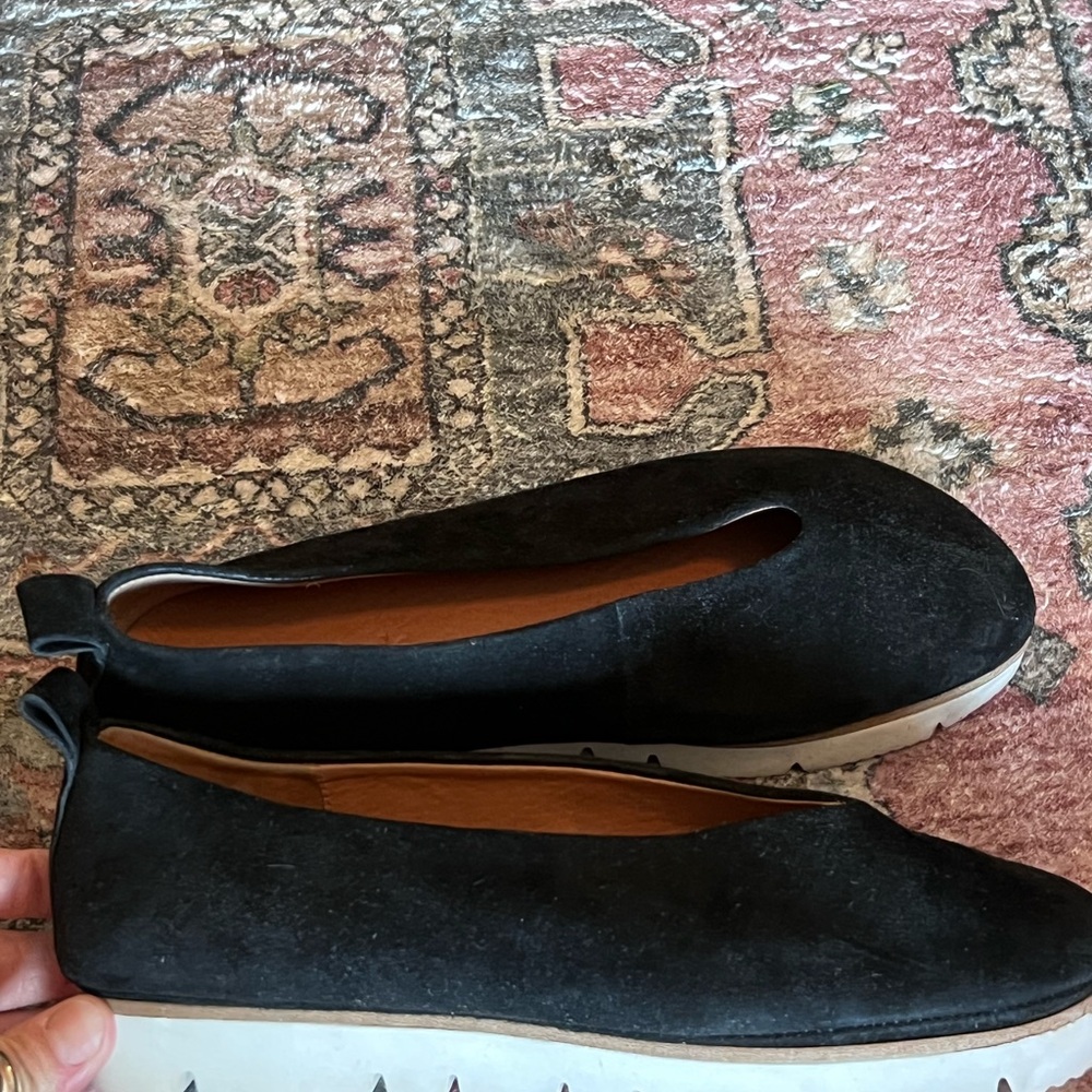 Gentle Souls Black Flats Minimalist Design